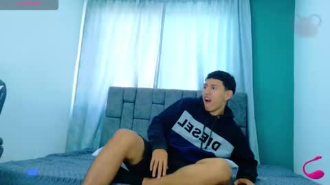 felipehotgonzalez online show from November 18, 2025, 1:04 pm