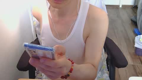 felixlau online show from April 15, 2026, 7:48 am