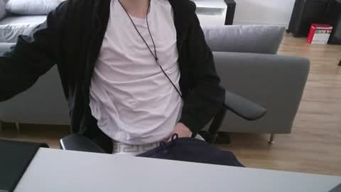 Snapshot of felixsagg chatting on June 15, 2026, 9:22 am felixsagg online show from June 15, 2026, 9:22 am