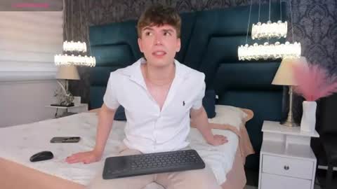 Snapshot of femboy_max chatting on July 17, 2026, 12:34 pm Femboy Max online show from July 17, 2026, 12:34 pm