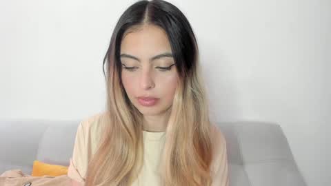 fernanda  online show from April 6, 2026, 3:24 pm