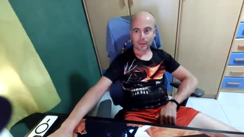 fernandez83 online show from June 12, 2026, 6:51 pm