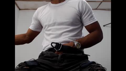 Snapshot of fernandez_latinblack chatting on January 27, 2025, 1:59 am fernandez_latinblack online show from January 27, 2025, 1:59 am