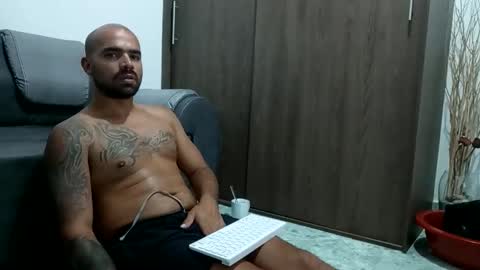 Snapshot of ferpaisa2024 chatting on February 19, 2025, 2:33 am insta ferxx1210 Fercho online show from February 19, 2025, 2:33 am