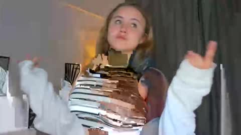 Snapshot of feverkiss chatting on October 6, 2025, 3:53 pm Erica online show from October 6, 2025, 3:53 pm