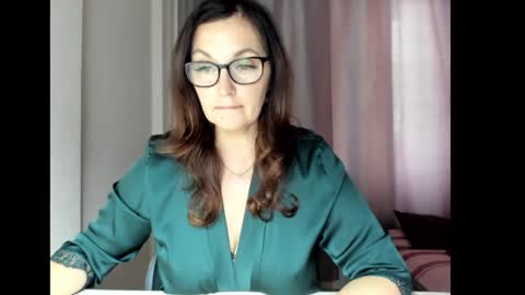 Snapshot of fey_bb chatting on December 4, 2024, 7:06 am Milana online show from December 4, 2024, 7:06 am