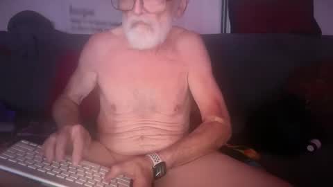 Snapshot of ff_pig chatting on November 1, 2025, 9:11 am ff_pig online show from November 1, 2025, 9:11 am