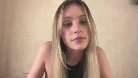 Lisa online show from December 14, 2025, 10:42 am