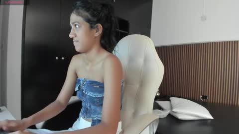 Snapshot of ffreyja_ chatting on October 24, 2025, 4:25 pm Freyja online show from October 24, 2025, 4:25 pm