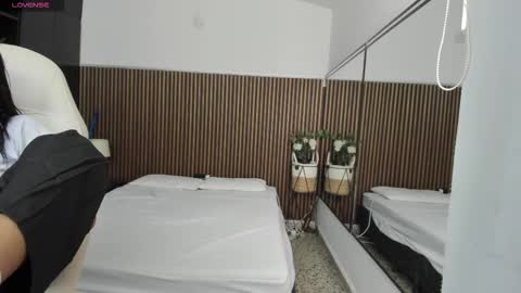 Snapshot of ffreyja_ chatting on October 30, 2025, 4:30 pm Freyja online show from October 30, 2025, 4:30 pm