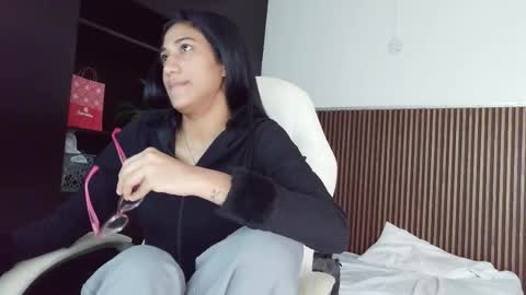 Freyja  online show from December 19, 2025, 4:47 pm