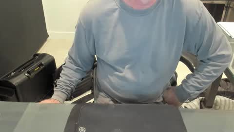 fhetzl online show from November 18, 2025, 1:11 am