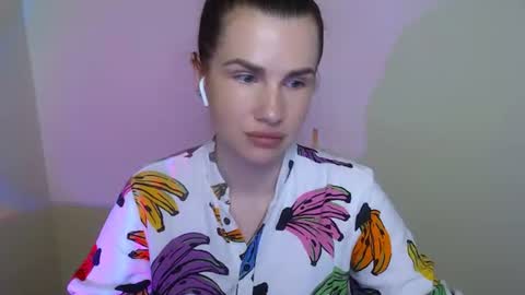 Mia online show from July 2, 2026, 10:21 am