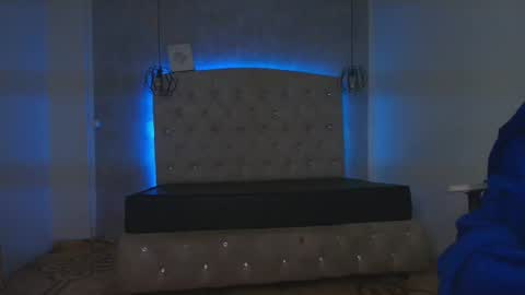   online show from October 8, 2025, 11:52 am