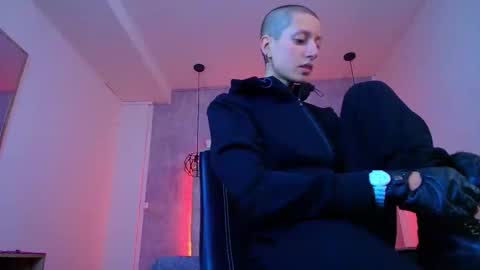   online show from October 10, 2025, 11:42 am