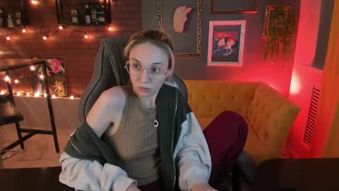 cap and Lana  online show from September 8, 2025, 8:19 pm