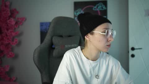 cap and Lana  online show from October 12, 2025, 2:43 am