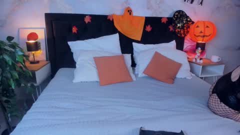 Honey Ill be waiting for you Tue Wed Thu Fri Sat Sun 10am-5pm online show from November 9, 2025, 3:05 am