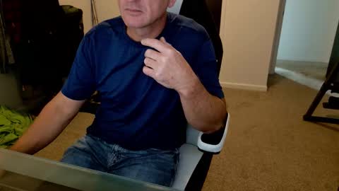 Snapshot of finding_ross chatting on November 1, 2025, 9:28 pm Ross online show from November 1, 2025, 9:28 pm