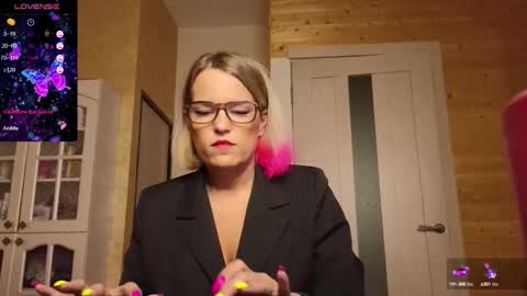 Lady online show from October 17, 2025, 1:09 am