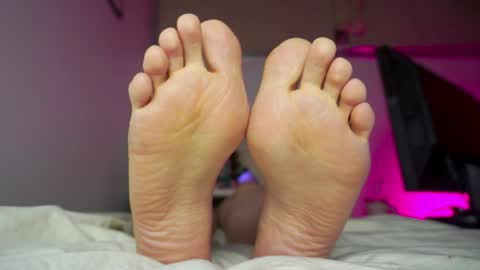 Snapshot of findomfeet_ chatting on April 24, 2026, 1:41 am Ashley online show from April 24, 2026, 1:41 am