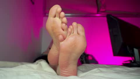 Snapshot of findomfeet_ chatting on April 30, 2026, 9:41 pm Ashley online show from April 30, 2026, 9:41 pm