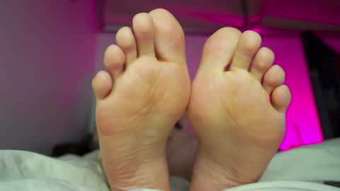 Snapshot of findomfeet_ chatting on May 8, 2026, 2:28 am Ashley online show from May 8, 2026, 2:28 am
