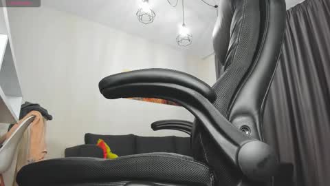 Snapshot of findomguyxxx chatting on November 4, 2025, 6:51 pm FindomGuyXXX online show from November 4, 2025, 6:51 pm