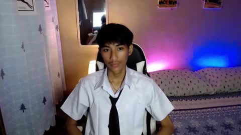 Snapshot of fineboii_rey18 chatting on September 22, 2025, 12:40 pm fineboii_rey18 online show from September 22, 2025, 12:40 pm