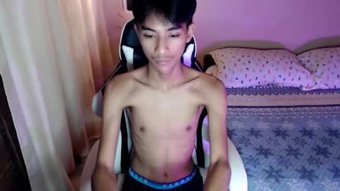 fineboii_rey18 online show from December 14, 2025, 1:05 pm