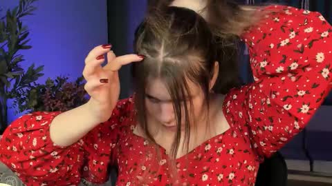 fiora online show from October 12, 2025, 5:28 am