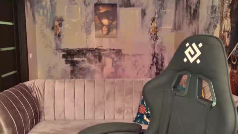 fiora online show from October 24, 2025, 6:21 am