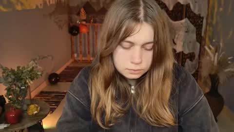 fiora online show from October 27, 2025, 1:37 pm