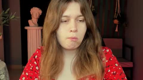 fiora online show from November 3, 2025, 5:20 am