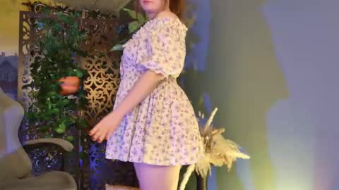 fiora online show from December 15, 2025, 2:21 pm