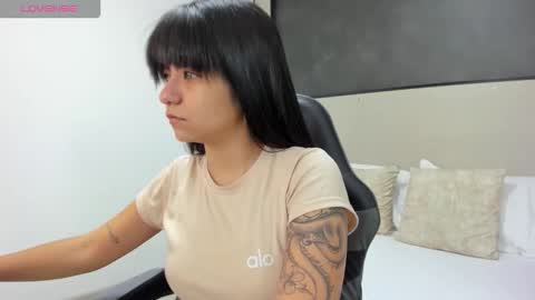 F I O R E L L A  online show from November 18, 2025, 2:50 am