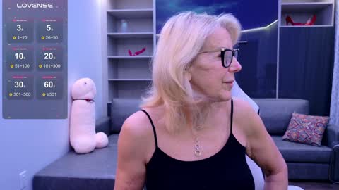 Snapshot of fitcougarcb chatting on February 7, 2025, 12:42 am Bianca online show from February 7, 2025, 12:42 am