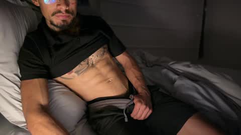 Snapshot of fitjacques chatting on May 7, 2026, 1:22 am fitjacques online show from May 7, 2026, 1:22 am