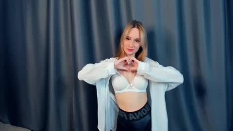 Kira online show from January 9, 2026, 12:24 am