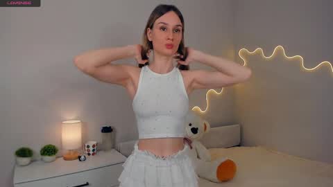 Kira online show from June 1, 2026, 2:57 am
