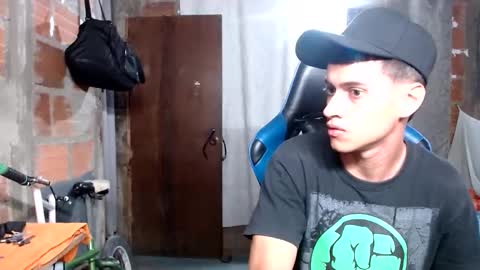 Snapshot of flacolatind chatting on November 23, 2025, 4:01 am FLACO online show from November 23, 2025, 4:01 am