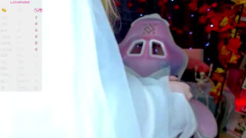 Snapshot of flaircorell chatting on October 28, 2025, 4:05 am Sophie online show from October 28, 2025, 4:05 am