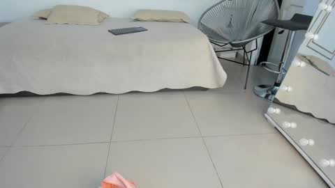 Flavia online show from October 5, 2025, 7:23 pm