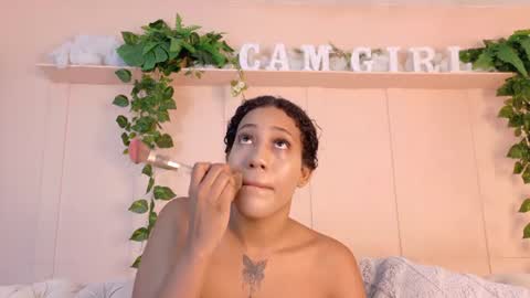 Snapshot of flavia_cruz chatting on June 25, 2026, 12:31 pm Flavia online show from June 25, 2026, 12:31 pm