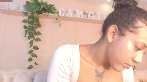 Snapshot of flavia_cruz chatting on July 7, 2026, 12:31 pm Flavia online show from July 7, 2026, 12:31 pm