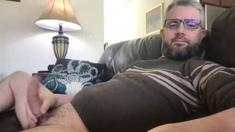 fleas1 online show from February 1, 2025, 9:29 pm