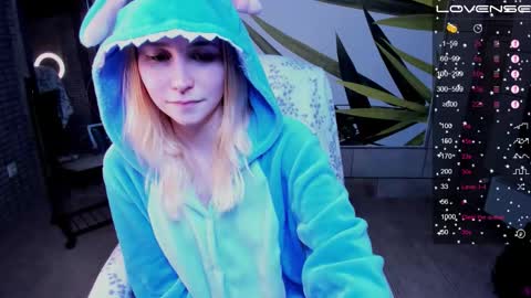 FlexiMona online show from October 19, 2025, 8:42 pm