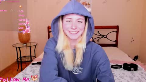 FlexiMona online show from November 23, 2025, 3:34 pm