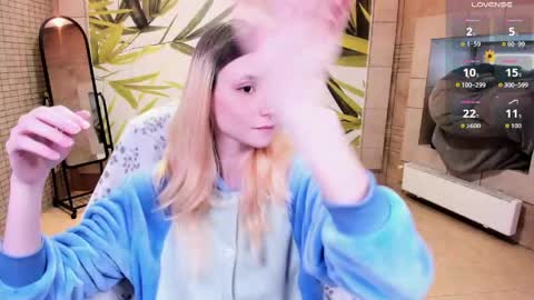 FlexiMona online show from April 19, 2026, 10:03 am