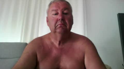 flo221222 online show from June 2, 2026, 2:19 pm